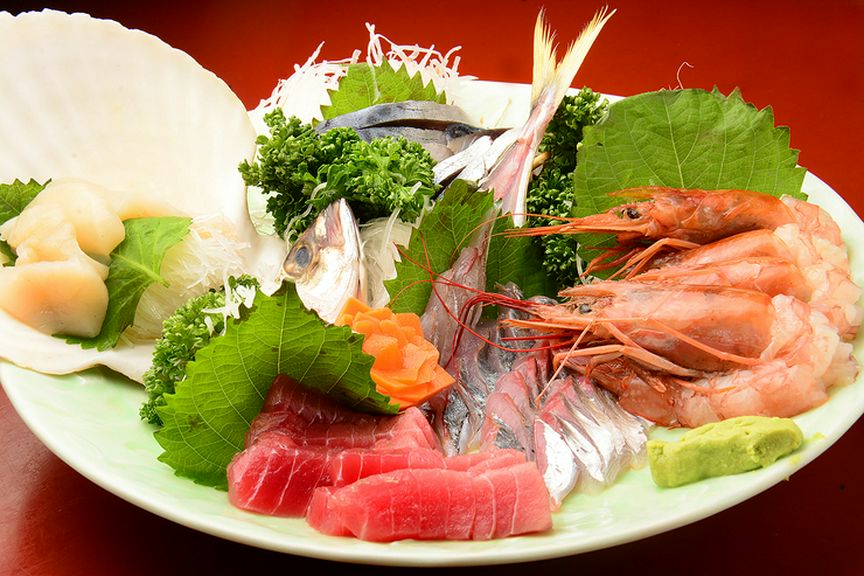 毎日市場から届く新鮮な魚介や三崎直送のマグロを味わってほしい