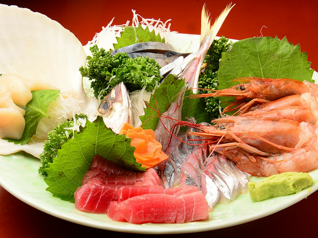 毎日市場から届く新鮮な魚介や三崎直送のマグロを味わってほしい