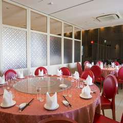 少人数から団体での利用や大人数での宴会にも対応できる個室