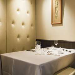 特別な日のデートに使いたい、高級感あふれるフロア