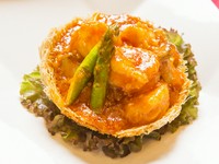 大海老のプリッとした弾力に驚く定番料理です。