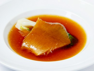 フカヒレの姿煮込み