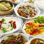 定番料理「四川麻婆豆腐」と毎週替わる2種類のチョイス料理が選べるサービスセット！
・定番料理 「四川麻婆豆腐」1品
・チョイス料理1品　「海鮮料理」or「お肉料理」
・ご飯
・サラダ
・スープ
