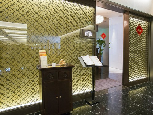 七宝文様で彩られた、高級感溢れるエントランス