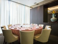 前菜オードブルは円卓囲んで豪華大皿で！メイン料理はおひとり様ずつ個々皿でご提供致します！