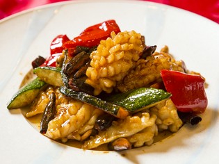 香ばしさが食欲をそそる『紋甲イカの唐辛子炒め』