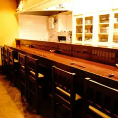 料理やお酒の事など店主との気軽な会話も愉しみのひとつ