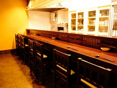 料理やお酒の事など店主との気軽な会話も愉しみのひとつ