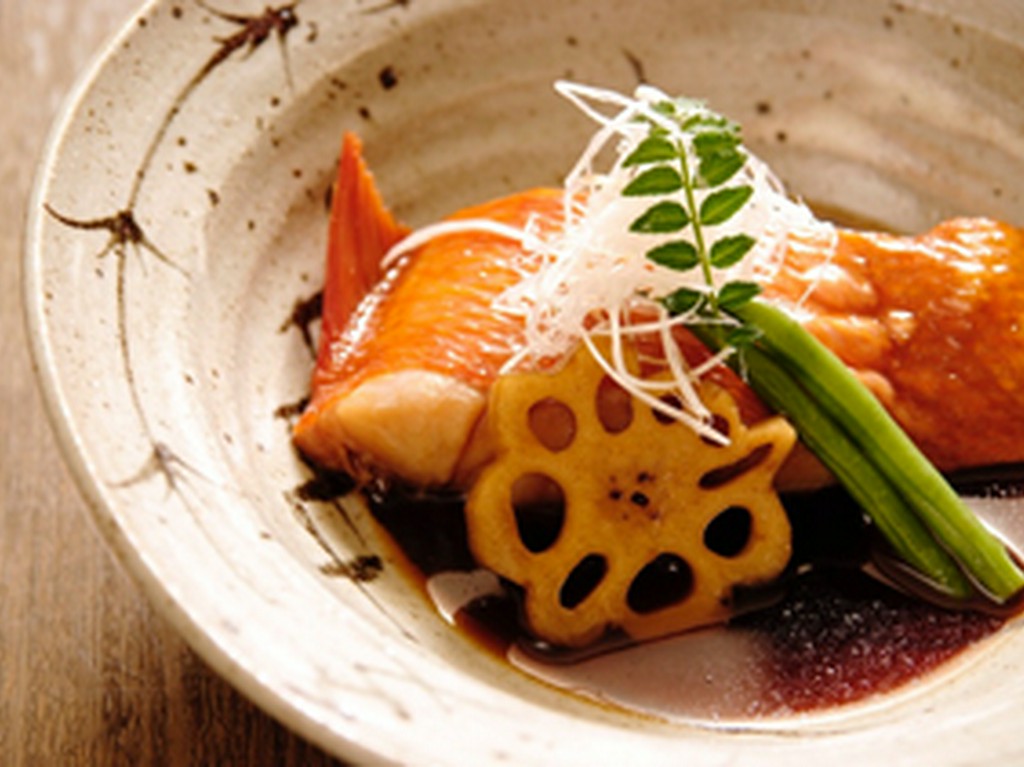 全8～9種。旬の味わいと料理人の技を存分に満喫できる贅沢なコース『雅コース』