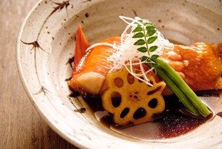 コースで、一品料理で味わえる旬の食材を使った『煮物』
