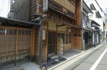 京都の景色に馴染む町屋の外観はそのまま