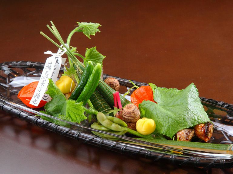 祇園祭で華やぐ古都の夏を、彩り豊かに表現した7月の『八寸』