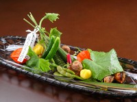 祇園祭で華やぐ古都の夏を、彩り豊かに表現した7月の『八寸』