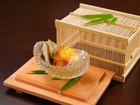 暑い夏の日にぴったり。虫かごの演出が涼しげな7月の『先附』