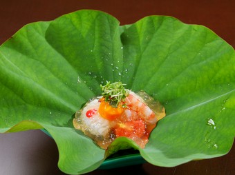 蓮の葉の水滴を思わせる、見た目も風雅な7月の『冷やしもの』