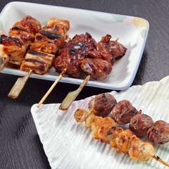 焼き鳥『六串盛り合わせ』は、まずはじめにオーダーを