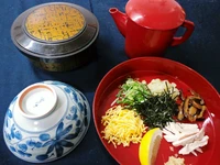 具だくさんの鶏スープごはん。
〆はこれで、二人で少しずつも美味しい！
