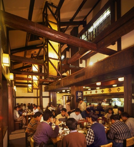 大正年間の酒蔵をそのまま改装　今でも壁の向こうは酒が眠る！