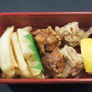 塩と醤油味の唐揚げ
(フライドポテト付き）