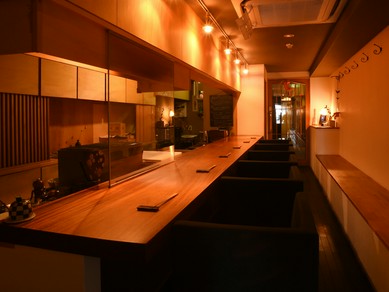 こだわり抜いたくつろぎの空間で優雅な食事を