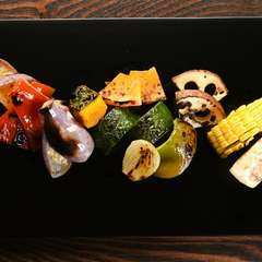 食材本来の美味しさをシンプルに味わう『焼き野菜の盛り合わせ』