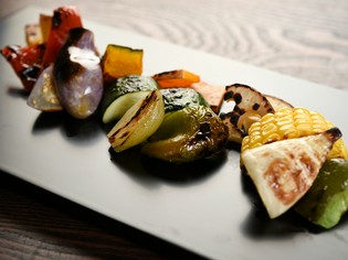 野菜の力強さを感じられる『焼き野菜の盛り合わせ』