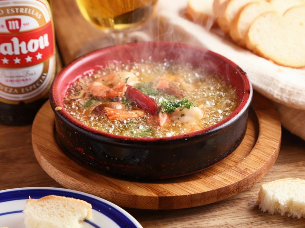 小エビを本場風のシンプルな味で『ガンバス・アル・アヒージョ』