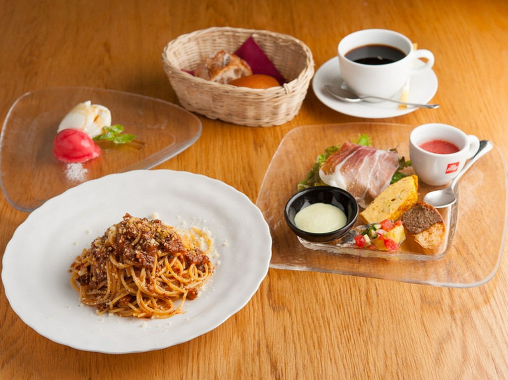 旬の食材を使った、人気のボリュームランチ『ランチAコース』