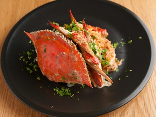 渡り蟹は泉州産、パスタやトマトはイタリア産をメインで使用