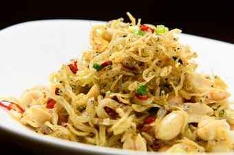 ご飯にも日本酒にも良く合う『しらすとピーナッツの炒めもの』