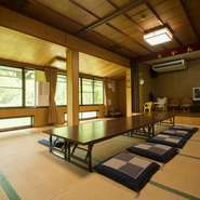 筑穂牛は脂にしつこさがなく、女性や高齢の方でもおいしく食べられるので、家族みんなで楽しめるのが魅力です。また、2階は仕切られた個室なので、小さな子ども連れでも周りを気づかう必要はありません。