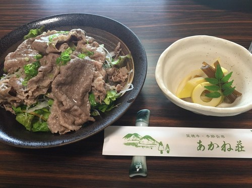 宴会メニューで人気の冷しゃぶサラダ