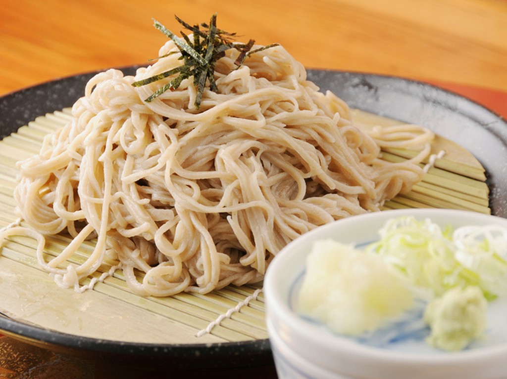 ざる、せいろ、かも南蛮など人気のそば。