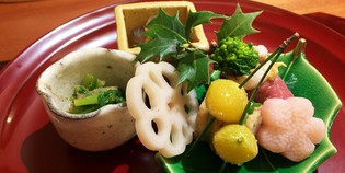 日本の四季の風情を旬の食材と器で織りなす『八寸』