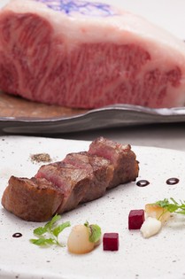 神戸牛の味を楽しむなら『神戸牛のサーロインステーキ』