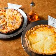 すべてのピザには、創業以来何枚目のピザになるかの通し番号が振られています。このピザは村上春樹の紀行『辺境・近境』に登場したことでも知られています。