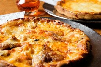 クリスピーな食感を楽しむ『ジェペットピザ』