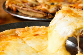 デンマークなど現地から直接仕入れる本物のチーズ