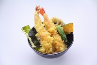 ブリプリした食感の大きなえびが2尾のった『大えび天丼』