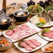 セットメニューやコース料理もあります。コースはお１人様5000円から3名様以上でオーダーでき、宴会や歓送迎会にぴったり。内容や予算は相談に応じてもらえます。写真は上ロース、上カルビ、韓国サラダほか。