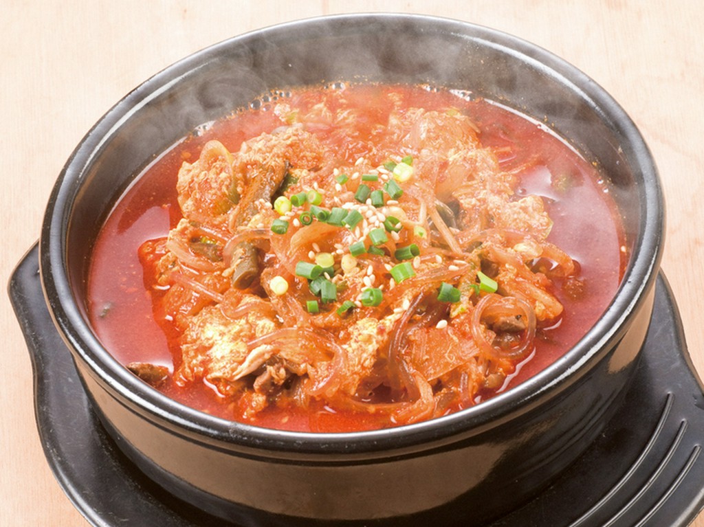 その旨辛さがやみつきになります『ユッケジャンクッパ』