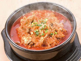 その旨辛さがやみつきになります『ユッケジャンクッパ』