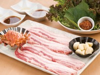 ※豚バラ、にんにく、サンチュ、キムチ