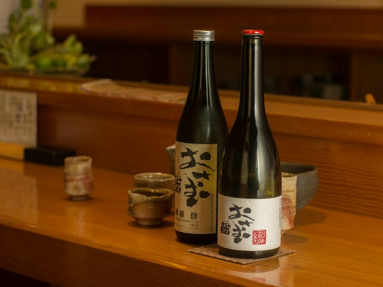 全国から厳選した日本酒と山口酒造場が醸すPB『おさむ』を用意