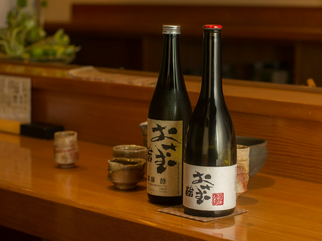 全国から厳選した日本酒と山口酒造場が醸すPB『おさむ』を用意