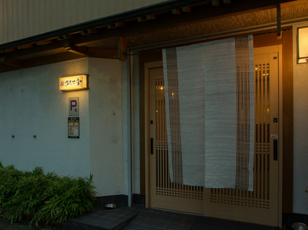 大切な方とのご会食や接待にふさわしい極上の料理と空間をご提供