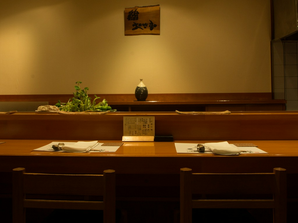 記念日などのお祝い事に、ご夫妻や大人のカップルで至福のときを