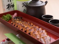 宮崎や鹿児島でとれた国産の肉厚な鰻を使用。