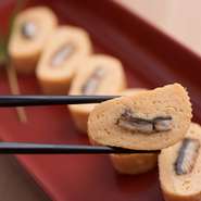 宮崎や鹿児島でとれた国産の肉厚な鰻を使用。出汁が入っていて中はジューシー、外はとろんとしていてその美味しさがやみつきになります。