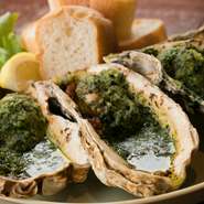ニューオリンズの牡蠣料理の中でも一番のおすすめ。ほうれん草を練りこんだバターで焼き上げられた牡蠣は是絶品です。